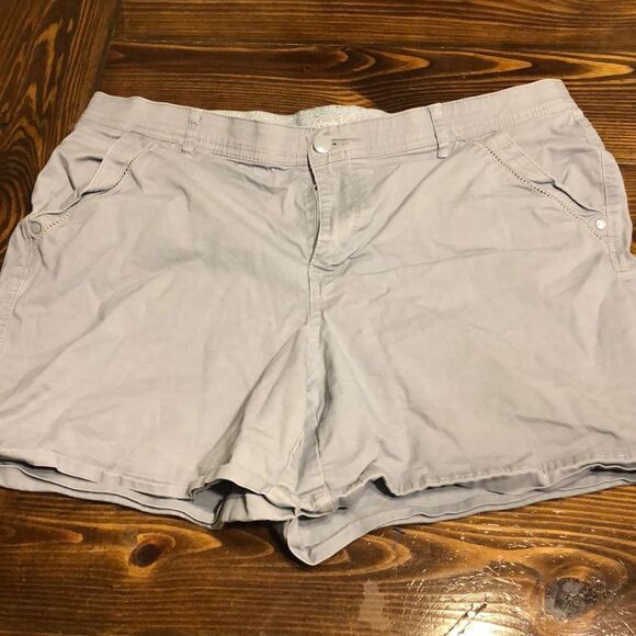 Gloria Vanderbilt Gray Missy Size 14 Shorts - Picture 1 of 4